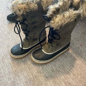 Sorel Joan of Arc boots size 8.5. Used but in great condition